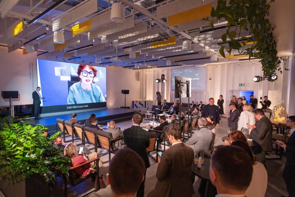 International experts discussed the effectiveness of sanctions and steps to increase pressure on the Russian Federation at the conference at the Kyiv School o Economics.